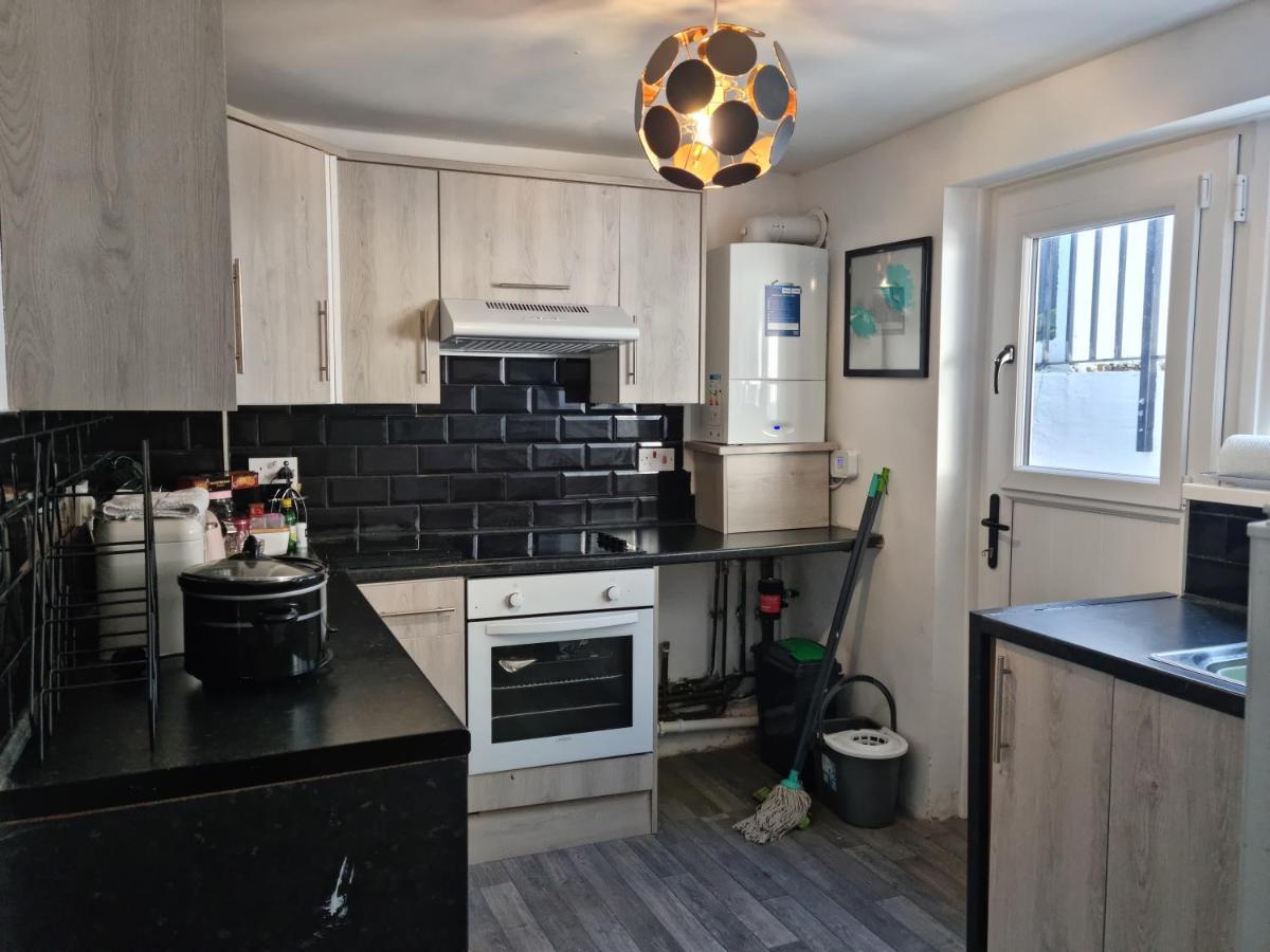 Dare Valley Ex Miners Near Zip World Pen Y Fan Waterfalls Holiday home *