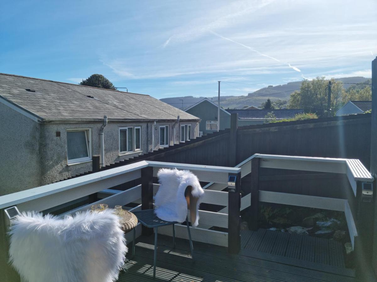 Dare Valley Ex Miners Near Zip World Pen Y Fan Waterfalls Holiday home Aberdare