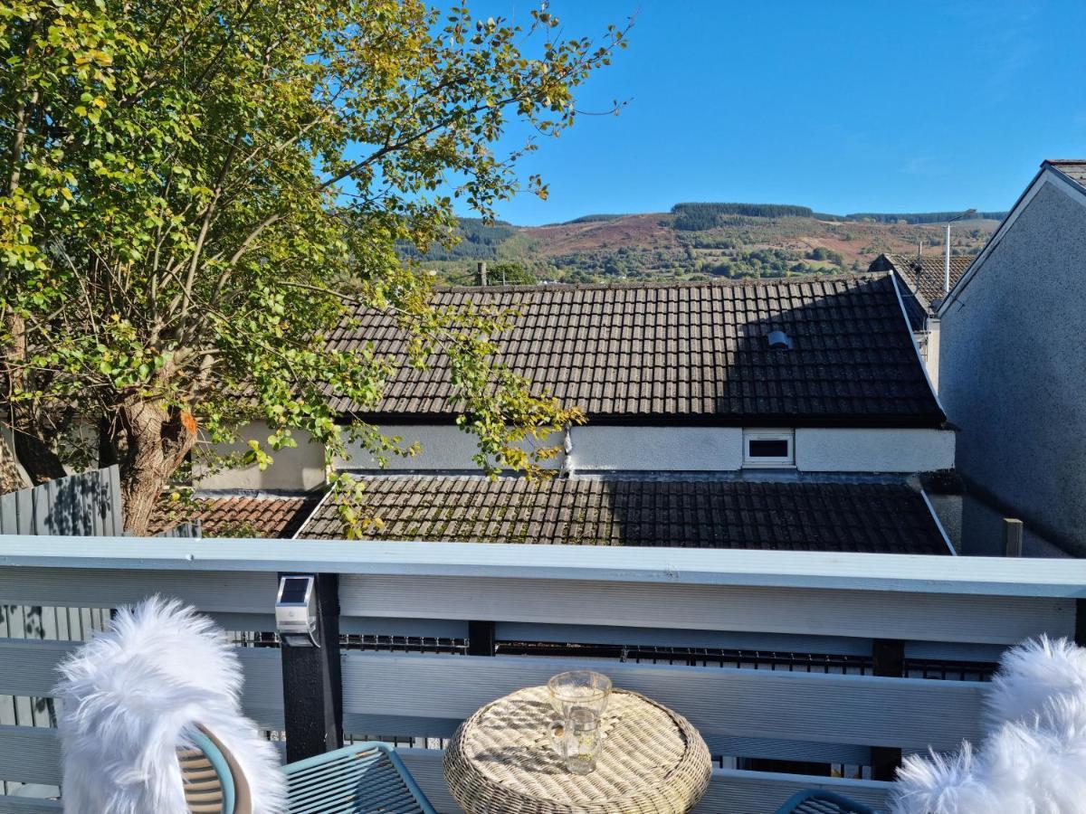 Dare Valley Ex Miners Near Zip World Pen Y Fan Waterfalls Holiday home Aberdare